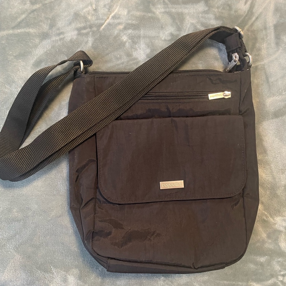 BAGGALLINI Crossbody Bag Travel Multi-Compartment Organizational Nylon in black